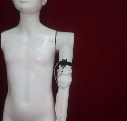 英工程師研發首個3D打印、傳感器操控假肢 專為兩歲以下幼兒設計 英工程師研發首個3D打印、傳感器操控假肢 專為兩歲以下幼兒設計